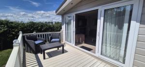 3 Bedroom caravan St osyth beach holiday park with free WiFi and parking