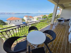 LEO APT NV - Apartment for 6-7 persons with balcony