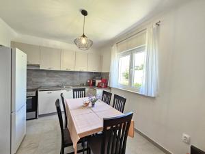 LEO APT NV - Apartment for 6-7 persons with balcony