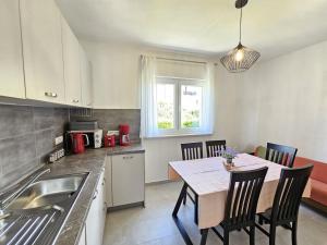 LEO APT NV - Apartment for 6-7 persons with balcony