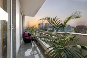 Peaceful City Paradise with King Bed & Tub