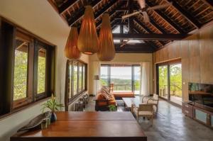 Hill Top Retreat by Sea Dance Resort