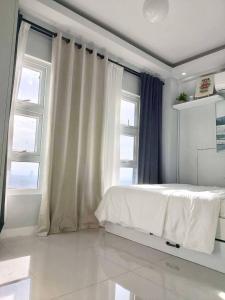 Urban Oasis with Skyline View