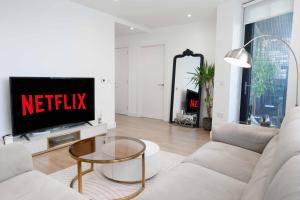 Luxury One Bedroom Apartment Near Canary Wharf with Gym