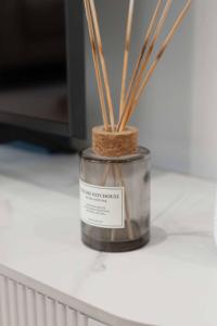 Luxury One Bedroom Apartment Near Canary Wharf with Gym