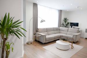 Luxury One Bedroom Apartment Near Canary Wharf with Gym