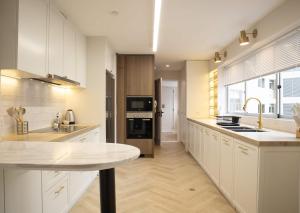 Radiant 3BR Seaview in Miraflores