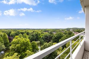 Beyond Living Horizon