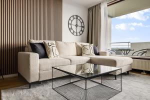 Beyond Living Horizon