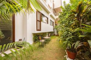 Eco-chic haven in Gurgaon with balcony
