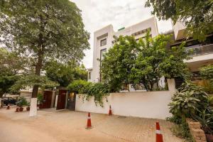 Eco-chic haven in Gurgaon with balcony