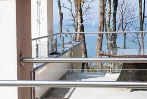 Raval Apartments - Pure Silver