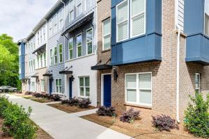 2 Mi to Uptown Charlotte Townhome with Balconies!