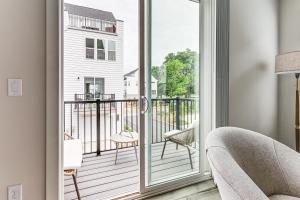 2 Mi to Uptown Charlotte Townhome with Balconies!