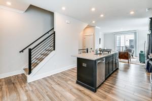 2 Mi to Uptown Charlotte Townhome with Balconies!