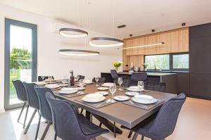 Luxury Seafront Villa Aurea - with private Pool, Game Room & Stunning Sea Views