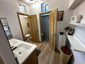 Central Residence - Studio & 3BR Apartment Near Beach