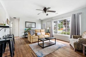 O-Side Beach Bungalow with Jaccuzi Blocks to beach