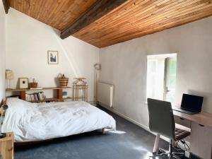 Maisons de vacances House with garden - city center : photos des chambres