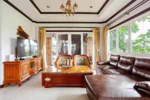 Luxury Iconic Royal Boat Pool Villa North Pattaya