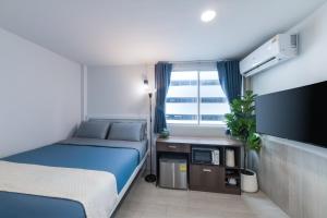 Petchaburi22 Apartments next to Platinum mall