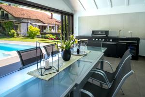 Villa Bella, villa with heated Pool