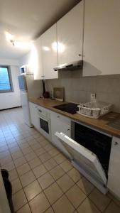 Appartements 3 bedrooms and salon, La Defense, 5 min walk Metro : Appartement 3 Chambres