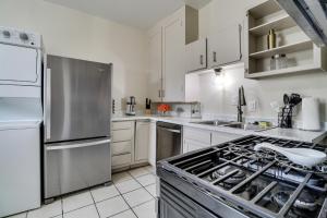 2 Mi to Old Town ABQ East Downtown Triplex Unit