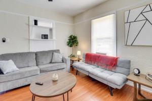 2 Mi to Old Town ABQ East Downtown Triplex Unit