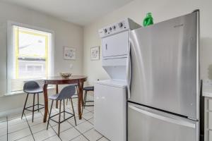 2 Mi to Old Town ABQ East Downtown Triplex Unit