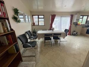 Spacious London House with Parking