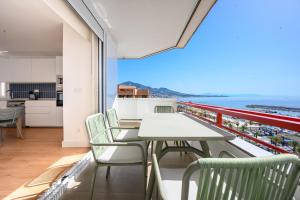 Skymar Palmeras 2 bedrooms & pool by 10Tosea