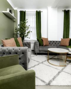 Family Apartment Steps from Hyde Park & Oxford St