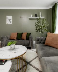 Family Apartment Steps from Hyde Park & Oxford St