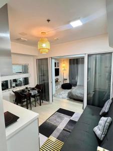 SM Bicutan Azure Flat