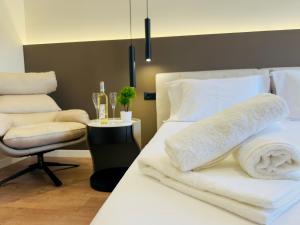 Seafront Penthouse with Sunset Views & Jacuzzi