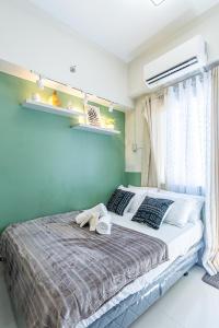 Serene Studio with Balcony, Sunset Views and City View