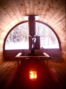 Havsnära villa med vedeldad bastu, perfekt för familjer och företag