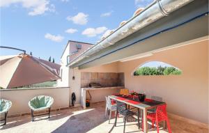 Maisons de vacances Awesome Home In Grospierres With Sauna : photos des chambres
