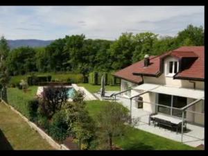 Villas Magnifique villa au bord du lac : photos des chambres