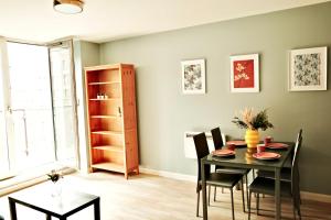 Central 2BR Birmingham Apt - Free Parking