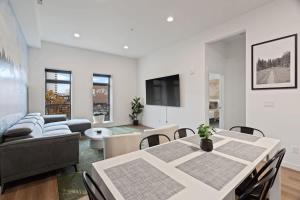 Stunning 3-Bed Retreat in the Heart of Downtown