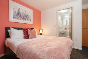 Central Town Retreat Modern 2BR2BA Apartment Sleeps 7