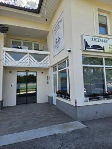 Dežman Apartments & Rooms 