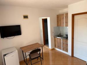 One-Bedroom Apartment with Sea View (4 Adults) room in Apartments Vretenicic