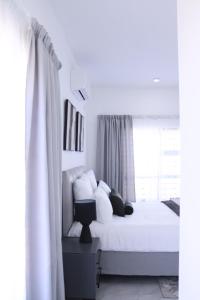 ThreeOn10 - Modern Luxury Apartment