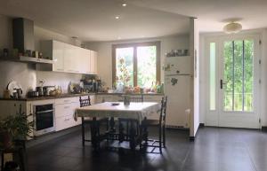 Sejours chez l'habitant chambre privee dans maison en garrigue : photos des chambres