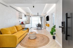 Riviera - Infinity Pool & Spa Resort