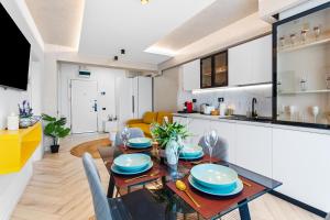 Riviera - Infinity Pool & Spa Resort