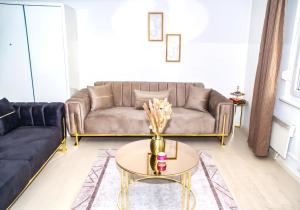 Spacious Rooms 5 Minutes to Wiener Stadthalle CG